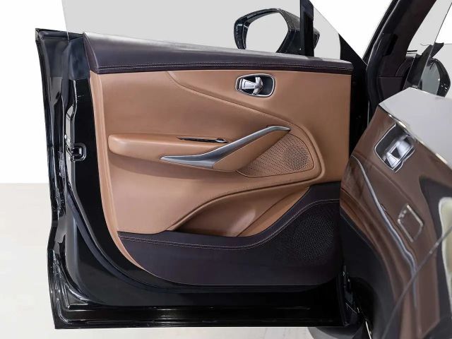 Aston Martin DBX -Minotaur Green-