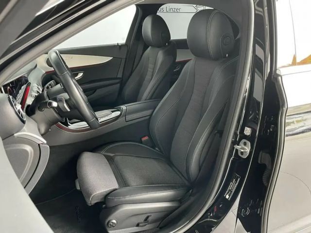Mercedes-Benz E 200 E 200 d Sedan