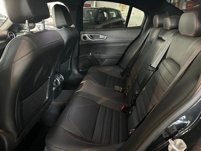 Alfa Romeo Giulia Competizione 2.0 280PS *HARMAN*Assistenz*