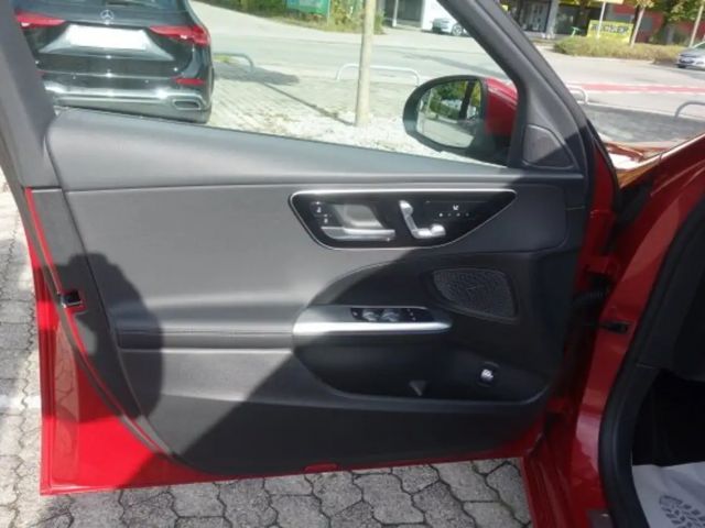 Mercedes-Benz C 180 AVANTGARDE Sedan