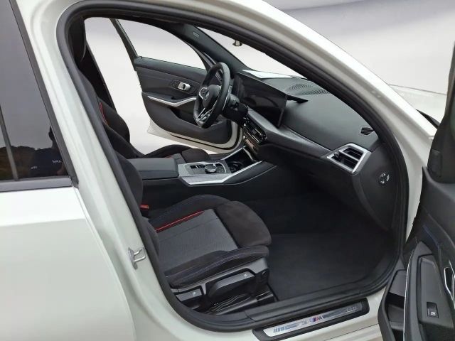 BMW 320 320i M-Sport Sedan