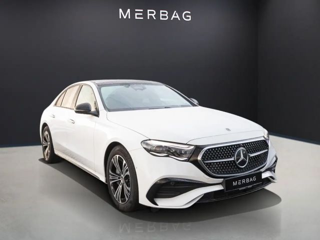 Mercedes-Benz E 200 4MATIC Sedan
