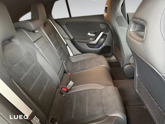 Mercedes-Benz CLA 200 AMG Line Shooting Brake