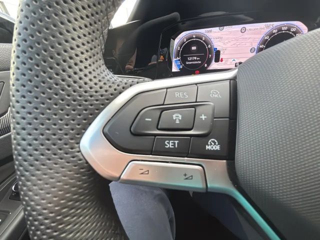 Volkswagen Golf 1.5 eTSI DSG R-Line