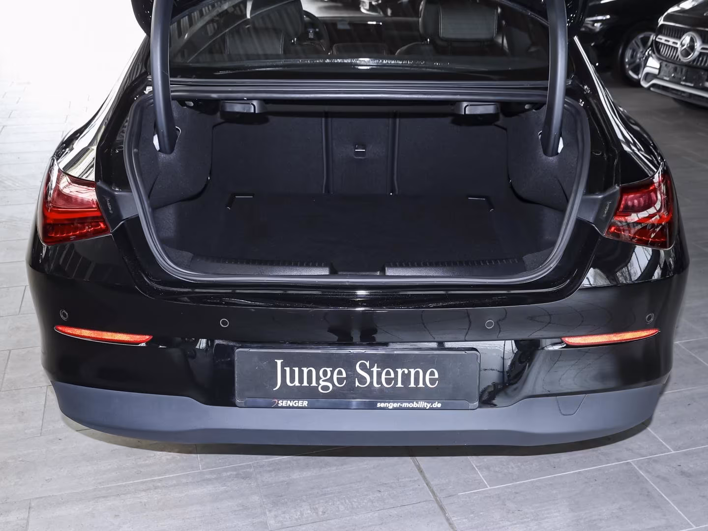 Mercedes-Benz CLA 200 Rückfahrkamera Sitzheizung MBUX-Navi LED