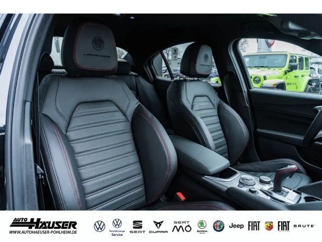 Alfa Romeo Giulia AT8 Q4 Turbo