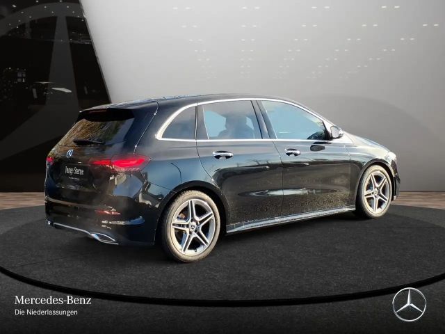 Mercedes-Benz B 180 AMG Line Sedan