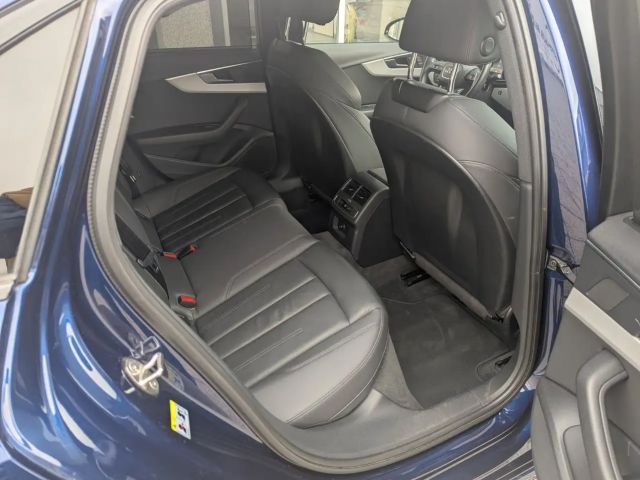 Audi A4 40 TDI Business Sedan