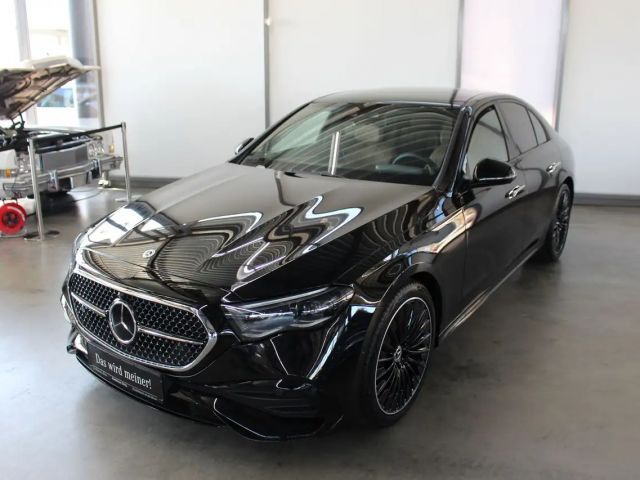 Mercedes-Benz E 200 AMG Line Sedan