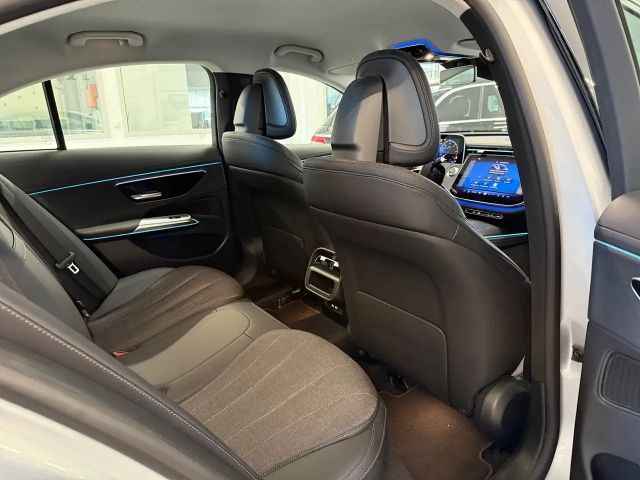 Mercedes-Benz E 220 E 220 d Sedan