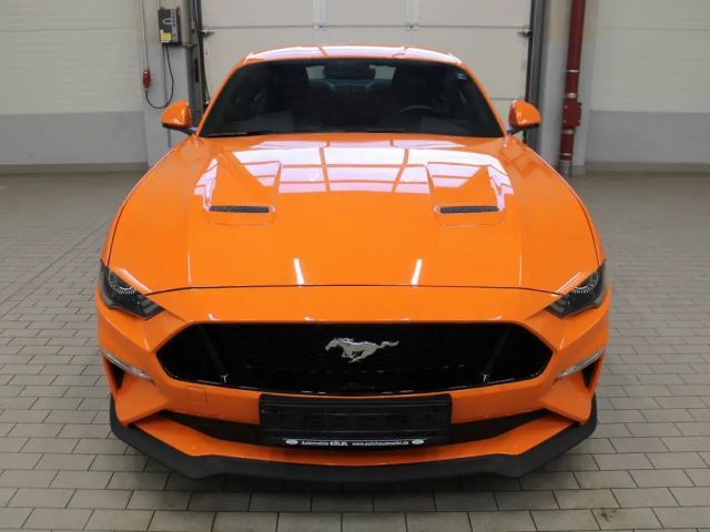 Ford Mustang Fastback GT 5.0 V8