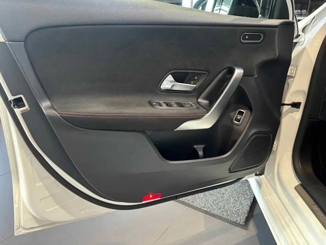 Mercedes-Benz A 250 A 250 e AMG Line