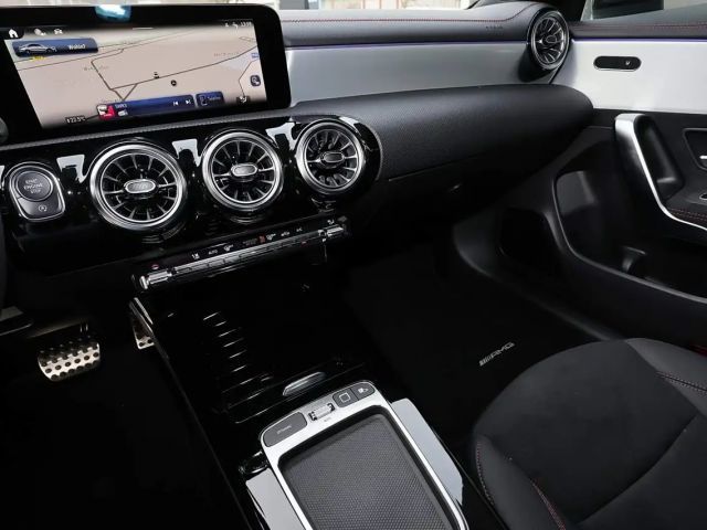 Mercedes-Benz CLA 200 AMG Line Coupé