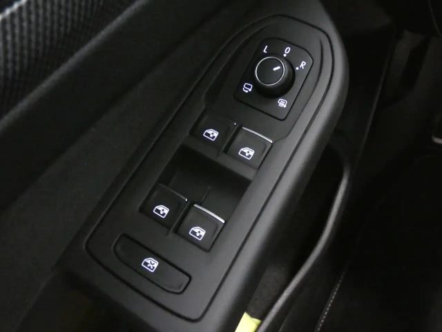 Volkswagen Golf 1.5 eTSI DSG R-Line