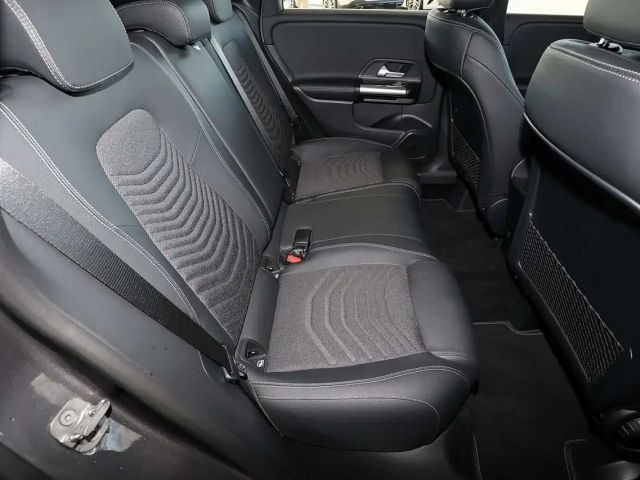 Mercedes-Benz B 180 KAMERA+CARPLAY+SPURHALTE+LED+MBUX+PDC+17"