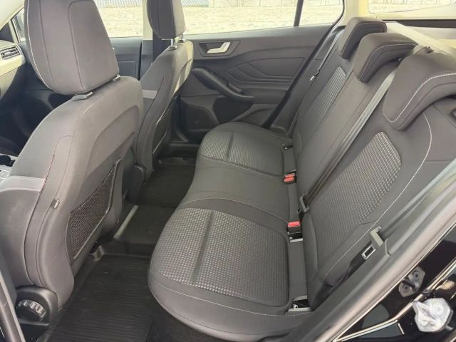 Ford Focus Cool & Connect Wagon