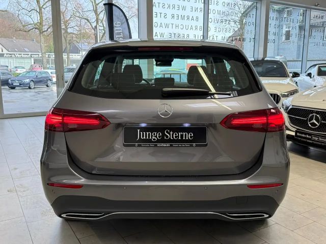 Mercedes-Benz B 220 4MATIC Progressive Sedan