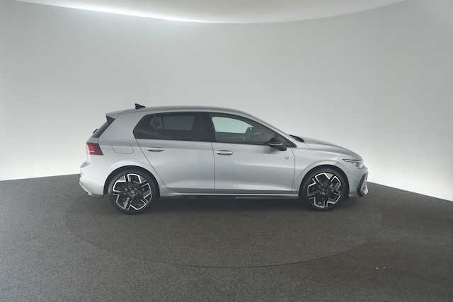 Volkswagen Golf 1.5 eTSI DSG Golf VIII R-Line