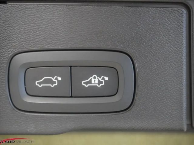 Volvo XC60 AWD Dark Plus