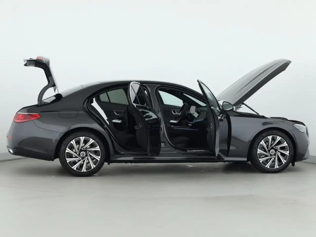 Mercedes-Benz E 200 Sedan