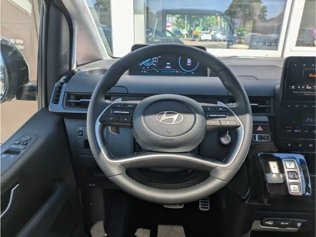 Hyundai Staria Signature