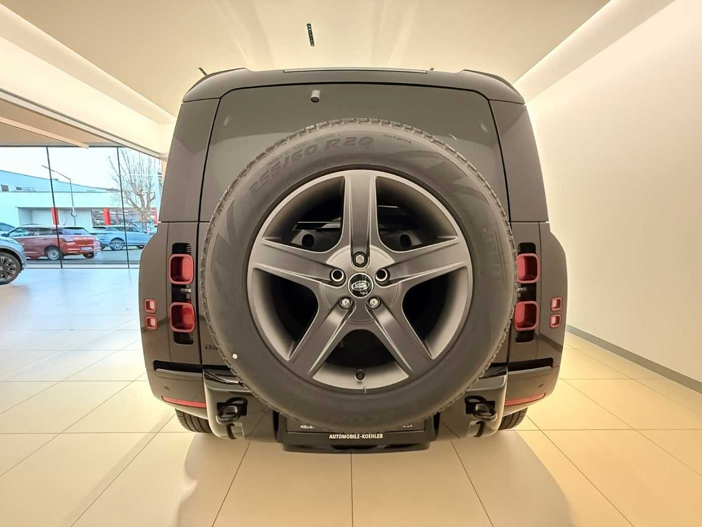 Land Rover Defender 110 Dynamic SE