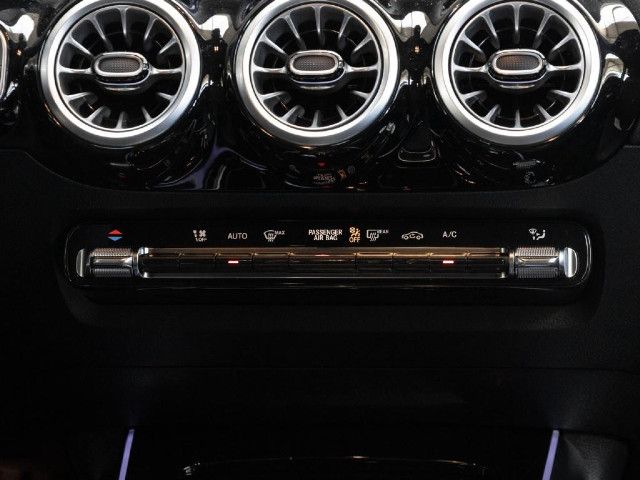 Mercedes-Benz GLA 180 AMG Line