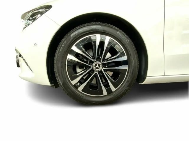 Mercedes-Benz B 200 W-Paket PDC SHZ LED SpurH el.Heck LM AUT