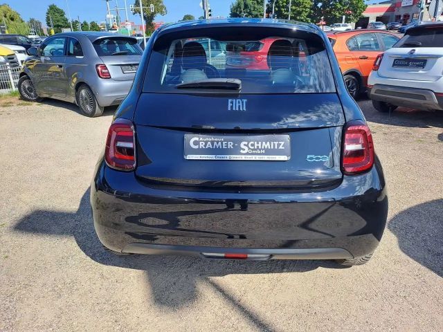 Fiat 500e Action