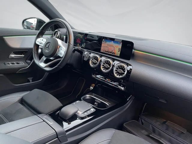 Mercedes-Benz A 250 A 250 e AMG Line