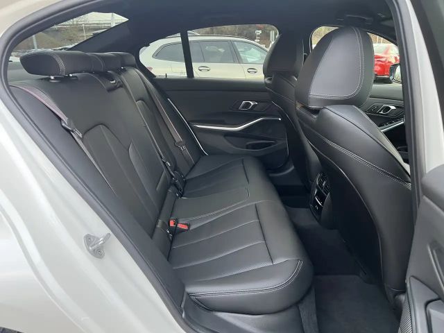 BMW 320 320i M-Sport Sedan