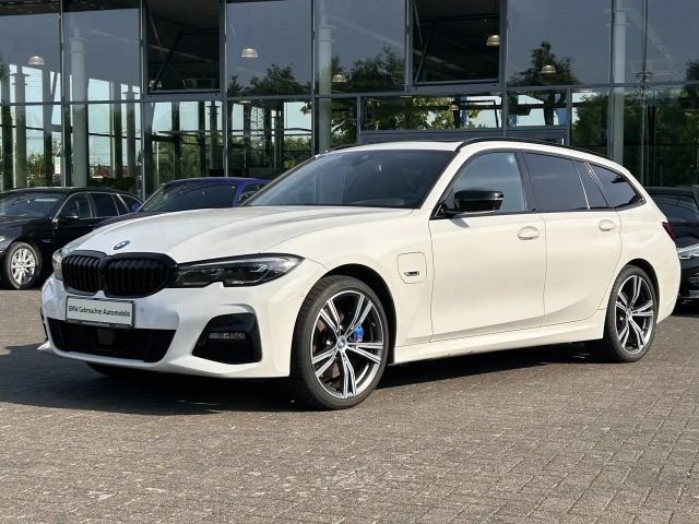 BMW 330 330e M-Sport Touring xDrive