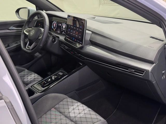 Volkswagen Golf 1.5 eTSI DSG R-Line