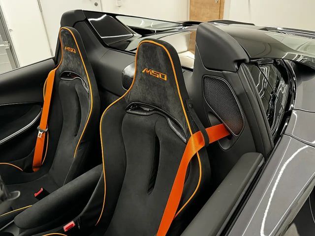 McLaren Artura Spider