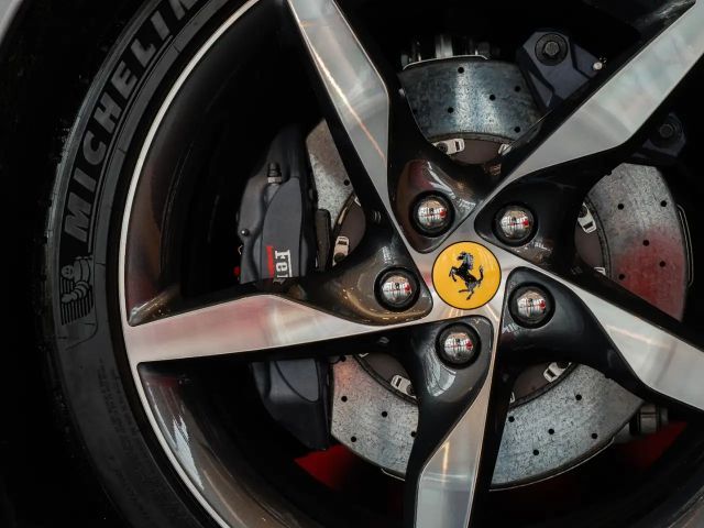 Ferrari Portofino M MagneRide*Nackenwärmer*Sitzbelüftung