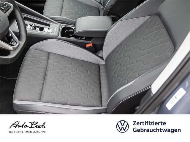 Volkswagen Golf 1.5 eTSI DSG Variant