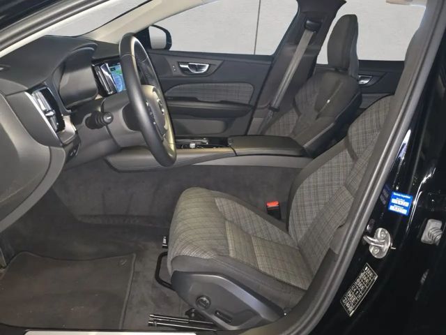 Volvo V60 AWD Core Recharge T6