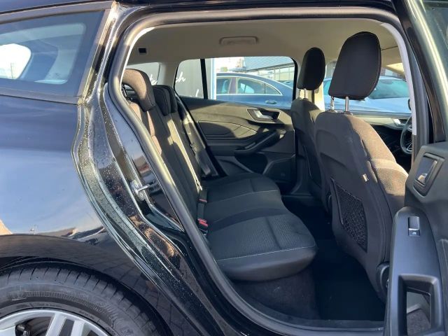 Ford Focus Cool & Connect EcoBoost Wagon