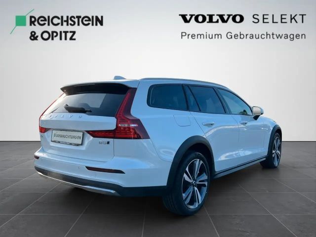 Volvo V60 Cross Country AWD Plus