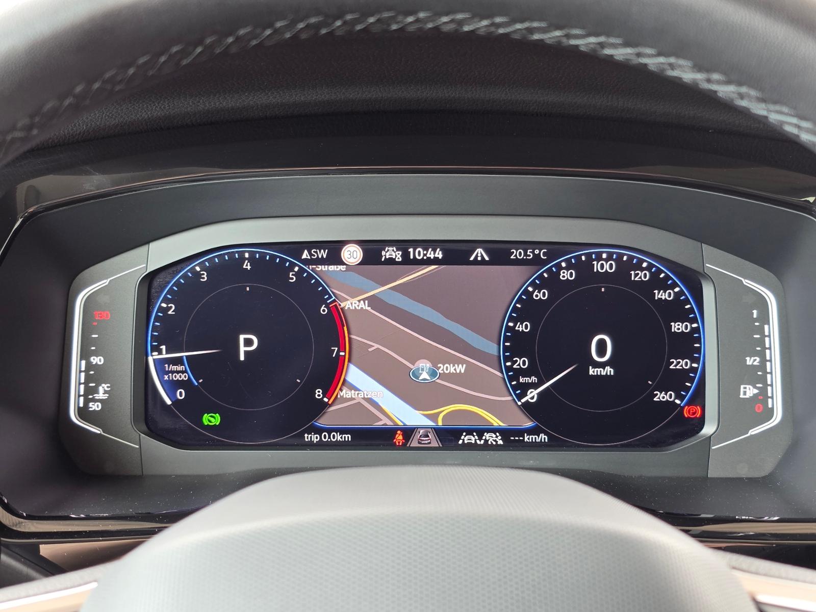 Volkswagen Touran 1.5 TSI DSG IQ.Drive R-Line