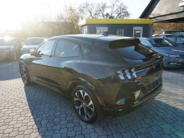 Ford Mustang Mach-E AWD Standard range