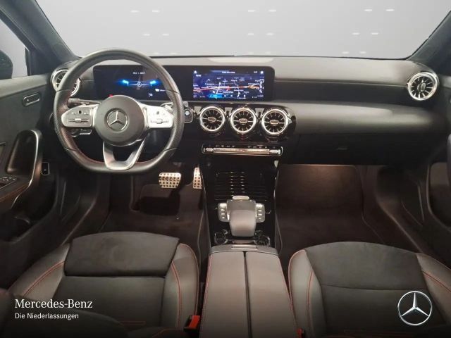Mercedes-Benz A 250 A 250 e AMG Line