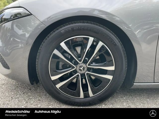 Mercedes-Benz A 180 A 180 d Progressive