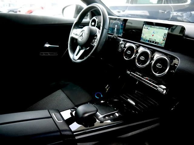 Mercedes-Benz CLA 180 CLA 180 d Sedan