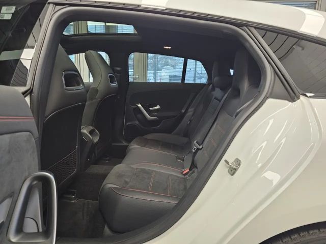 Mercedes-Benz CLA 200 AMG Line