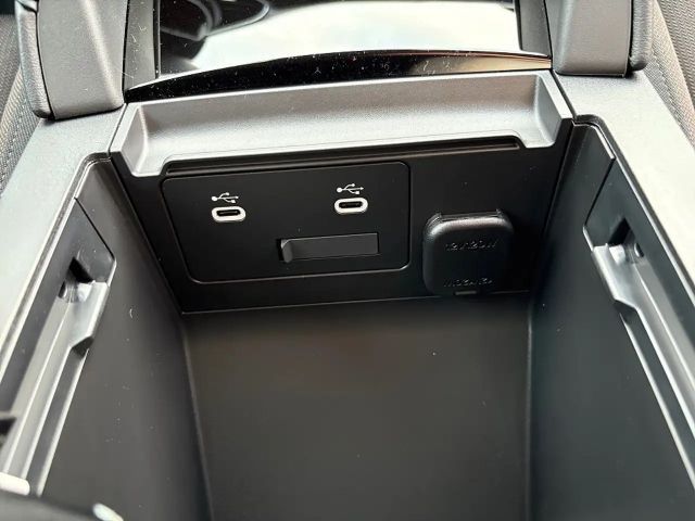 Mazda 3 2.5L SkyActiv e-Skyactiv