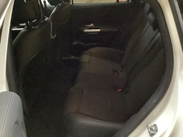 Mercedes-Benz GLA 200 MBUX+MBeam+Night+Ambiente+Fahrassist+LED