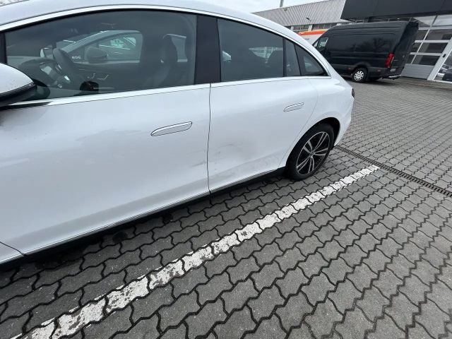 Mercedes-Benz EQE 300 Advanced Sedan