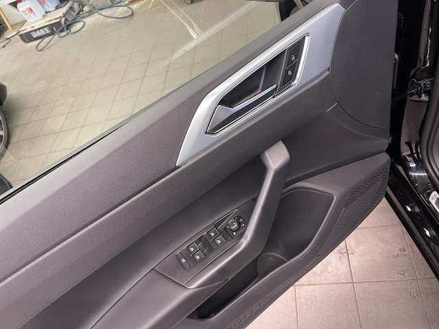 Volkswagen Polo 1.0 l 5-Gang IQLight Navi Virtual LED