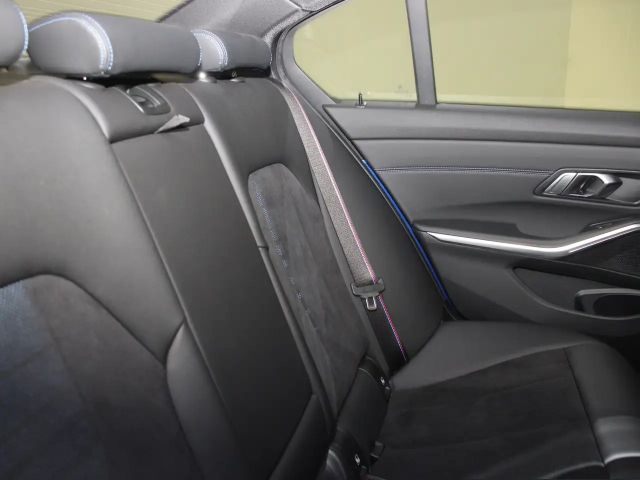 BMW 320 320i M-Sport Sedan